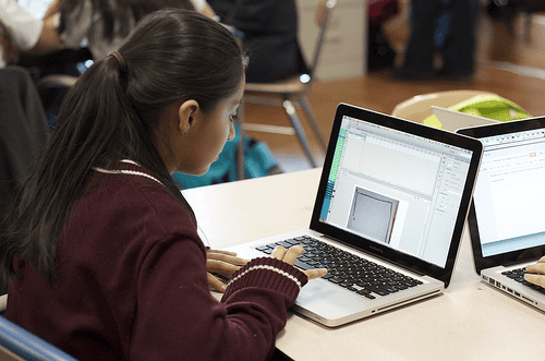 tips to apply for a college scholarship for seniors or high school students